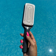 Cargar imagen en el visor de la galería, Cepillo de Pelo con Autolimpieza
